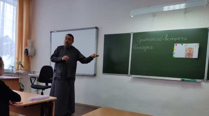 В канун праздника Сретения Господня апшеронская молодежь встретилась со священником