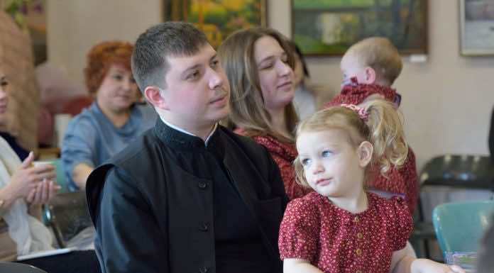 Встреча в православном семейном клубе. Гости – семья диакона Максима Печёркина