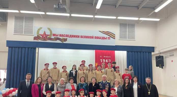 Священник посетил торжественную линейку в школе № 98 города Краснодара