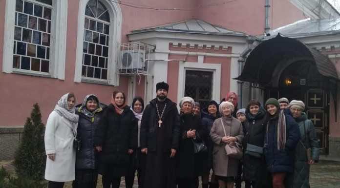 Взрослая воскресная школа храма Святого Духа совершила экскурсию по храмам Краснодара