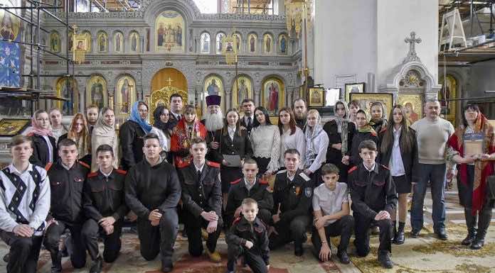 В Александро-Невском соборе прошла экскурсия для участников краевого конкурса по истории казачества