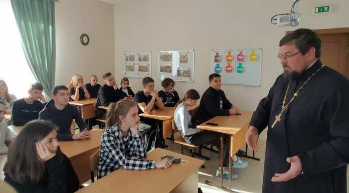 Священник рассказал о семейных ценностях школьникам Динского района