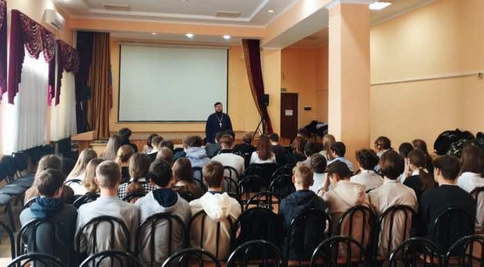 В Горячем Ключе священник побеседовал со старшеклассниками о выборе жизненного пути
