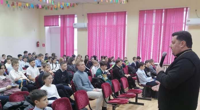 Благочинный встретился с семиклассниками школы № 29 Динского района