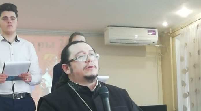 Священник благословил участников школьных окружных казачьих игр