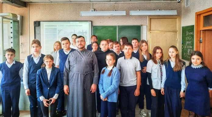 В рамках урока «Разговоры о важном» священнослужитель рассказал школьникам о великой России