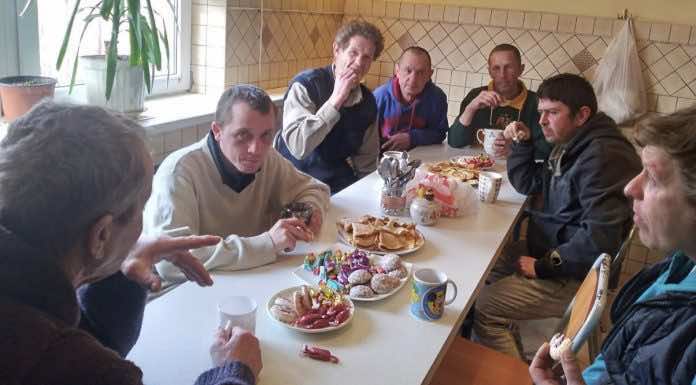 На Масленице в Свято-Сергиевском храме города Краснодара пекли блины для нуждающихся