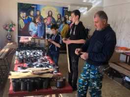 В храмах города Хадыженска помогают участникам СВО: прошла благотворительная ярмарка и изготовлены свечи