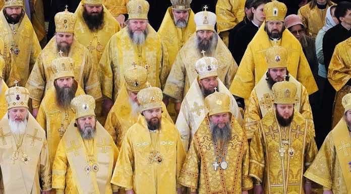 Митрополит Григорий сослужил Святейшему Патриарху Кириллу в Храме Христа Спасителя в годовщину интронизации