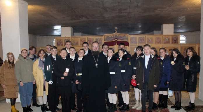 Участники молодежного форума «Дорога к храму» Динского района посетили строящийся храм в КубГУ