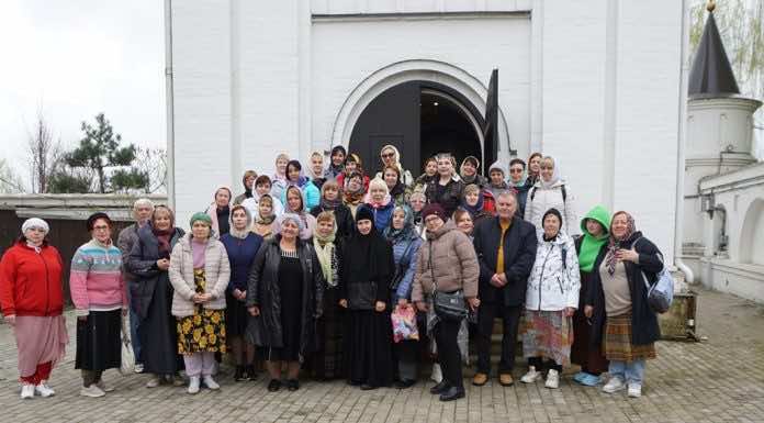 Подворье женского монастыря «Всецарица» посетили паломники из Геленджика