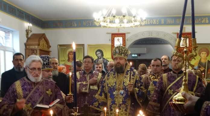 Митрополит Григорий совершил Литургию и панихиду в храме на Всесвятском кладбище Краснодара