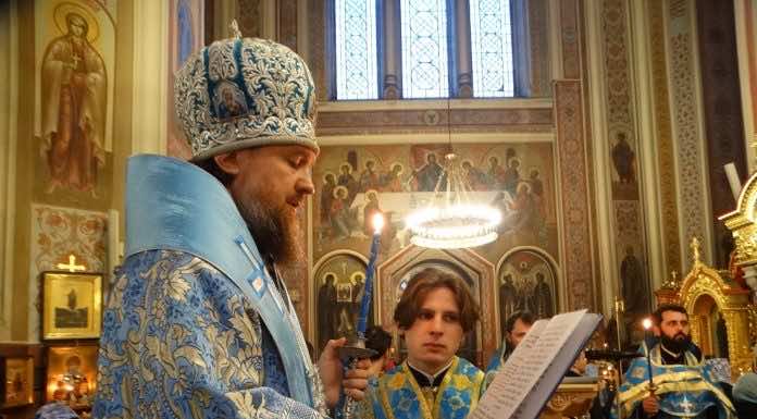 Митрополит Григорий совершил богослужение с чтением Акафиста Пресвятой Богородице