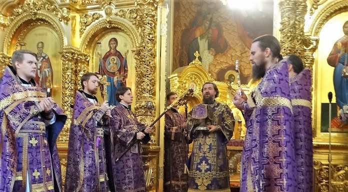 Митрополит Григорий совершил Литургию в Неделю святителя Григория Паламы