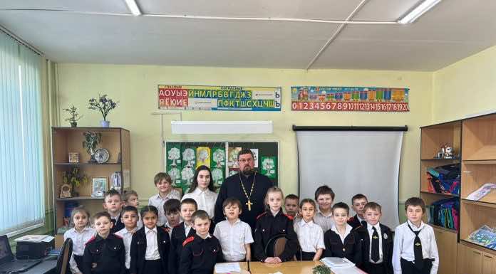 Священник побеседовал с первоклассниками казачьего класса школы № 1 станицы Динской
