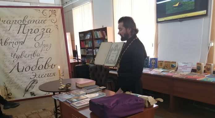 Студентов Динского механико-технологического техникума познакомили со старинными богослужебными книгами