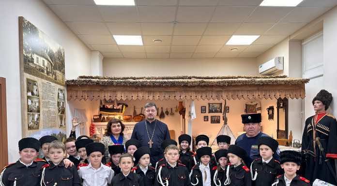 Школьники со священником побывали в краеведческом музее станицы Динской