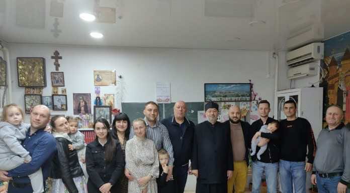 В храме Вознесения Господня Таинство крещения приняли бывшие члены протестантской общины