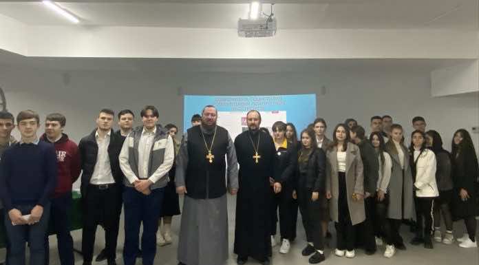 Руководитель миссионерского отдела епархии встретился со школьниками в Горячем Ключе