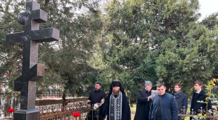 На могиле схимонахини Ангелины (Кириченко) совершена панихида