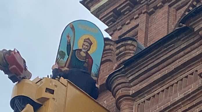 На Свято-Троицкий собор Краснодара установлены отреставрированные иконы