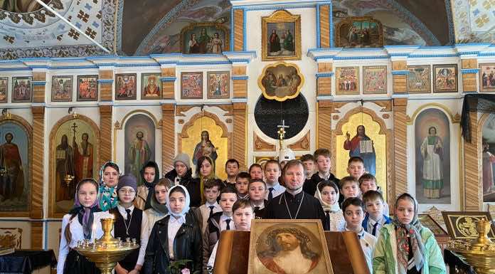 Школьники станицы Новотитаровской посетили храм Покрова Богородицы