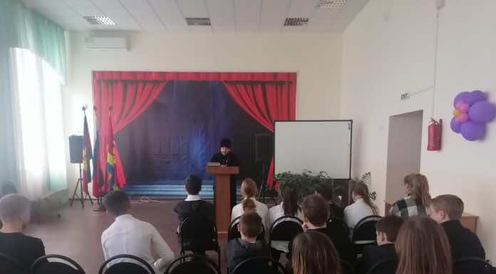 Священник встретился с учениками школы станицы Старомышастовской