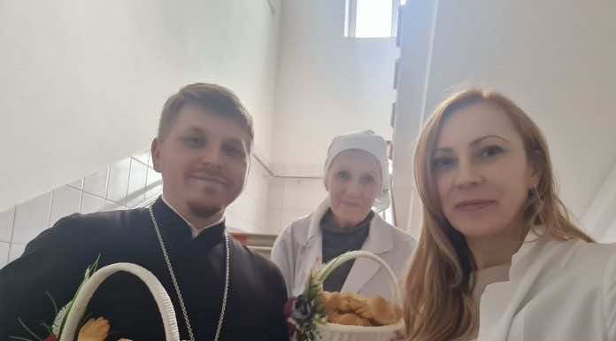 Сестры милосердия храмов Краснодара поздравили с днем 40-ка мучеников пациентов больницы и хосписа