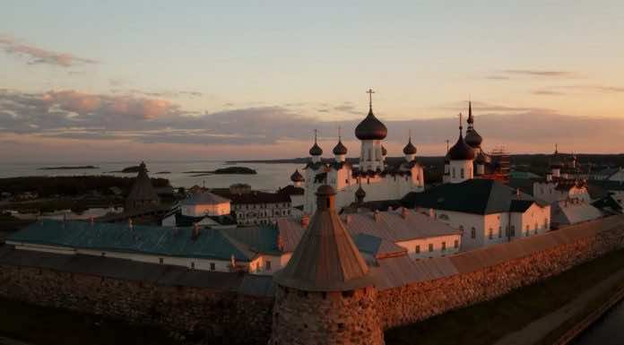 Видеосюжет. Показ фильма «Святой Архипелаг» посетила молодежная община храма Рождества Христова