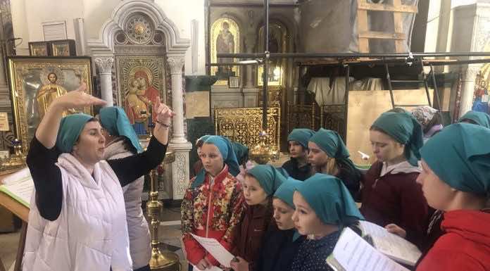 Общецентровая литургия семейного центра «Зерно веры» прошла в Александро-Невском соборе