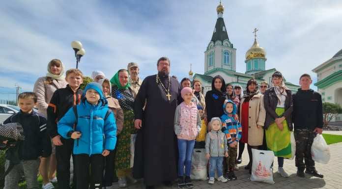 В станице Динской продолжается пасхальная благотворительная акция