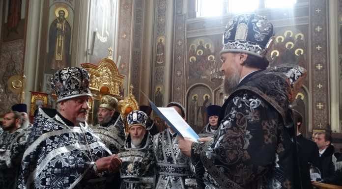 Митрополит Григорий за Литургией вручил Патриаршие богослужебно-иерархические награды клирикам Екатеринодарской епархии