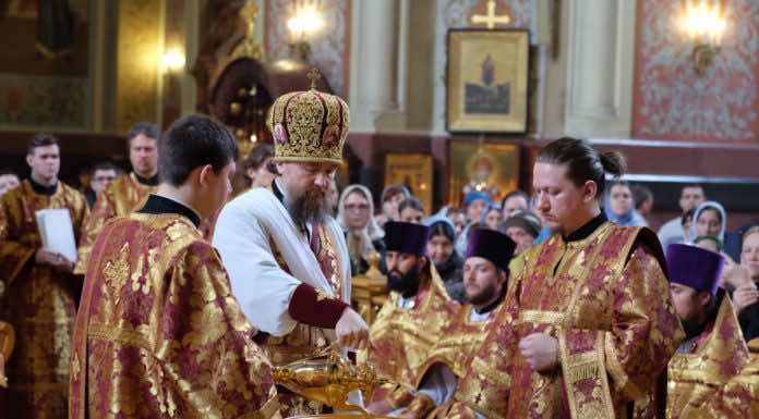 В Великий Четверг митрополит Григорий совершил Литургию и чин омовения ног