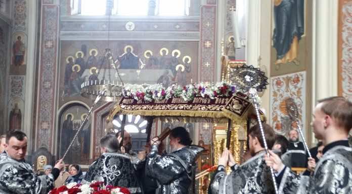 Митрополит Григорий совершил богослужения с чином выноса и погребения Плащаницы Господа Иисуса Христа
