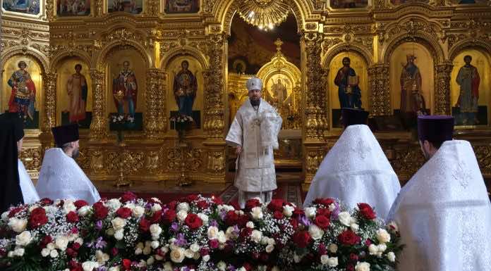 Митрополит Григорий совершил Литургию в Великую субботу