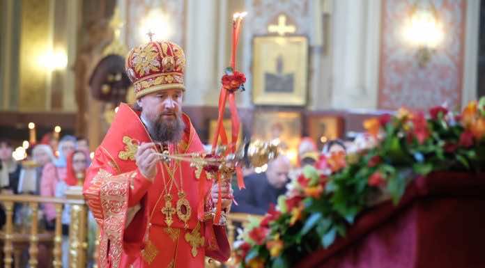 Митрополит Григорий совершил Великую Пасхальную вечерню