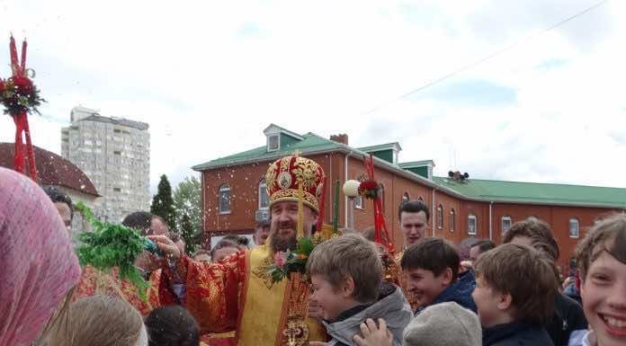 В пятницу Светлой седмицы митрополит Григорий совершил Литургию в храме Рождества Христова