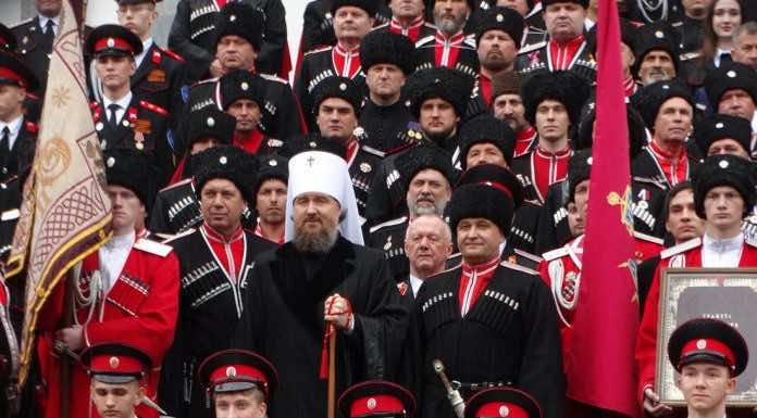 Митрополит Григорий возглавил общевойсковую молитву в годовщину реабилитации казачества в Александро-Невском соборе