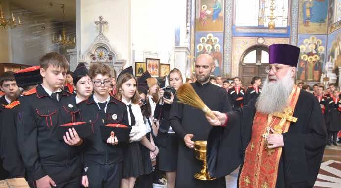 В Александро-Невском войсковом соборе освятили гуманитарный груз для участников СВО