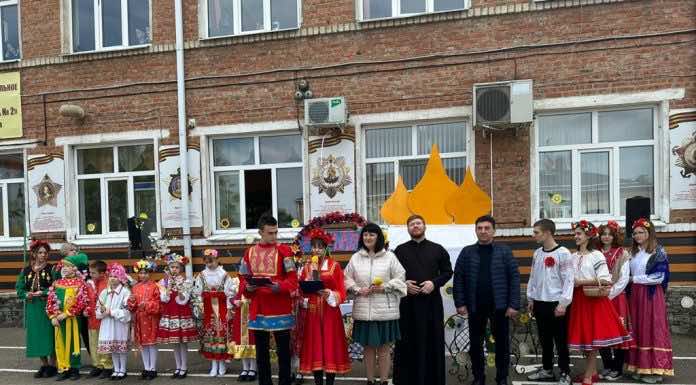 В школе № 2 станицы Динской прошла пасхальная благотворительная ярмарка