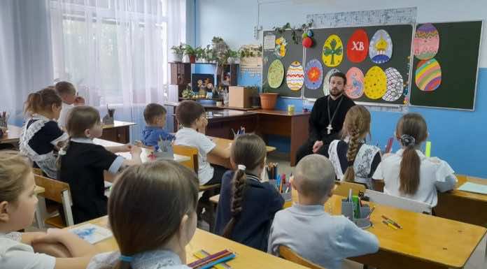 В станице Суздальской священник побеседовал со школьниками о событиях Страстной недели