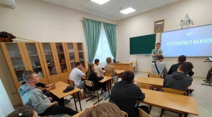 В Троицком храме станицы Динской прошла дискуссия с молодежью на тему «Созидательный труд»