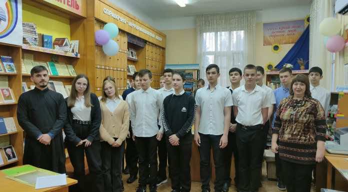 Диакон рассказал читателям библиотеки об истории храмов Горячеключевского благочиния