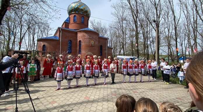 В станице Смоленской у Свято-Казанского храма впервые прошел Пасхальный фестиваль