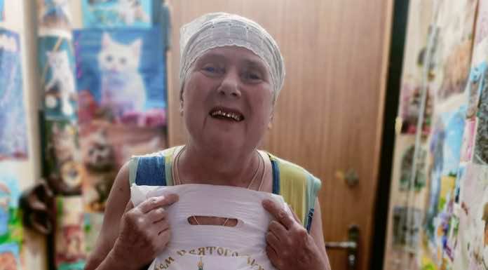 Молодежь храма Святого Духа поздравила пожилых людей с Пасхой