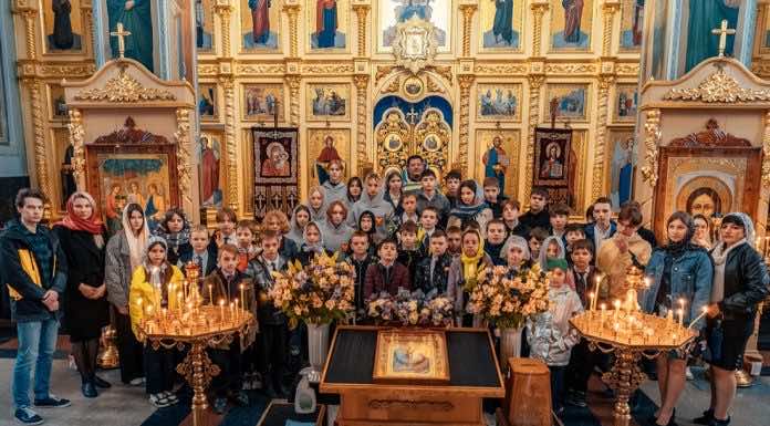 В храме Свято-Андреевском храме станицы Новотитаровской благочинный встретился с молодежью