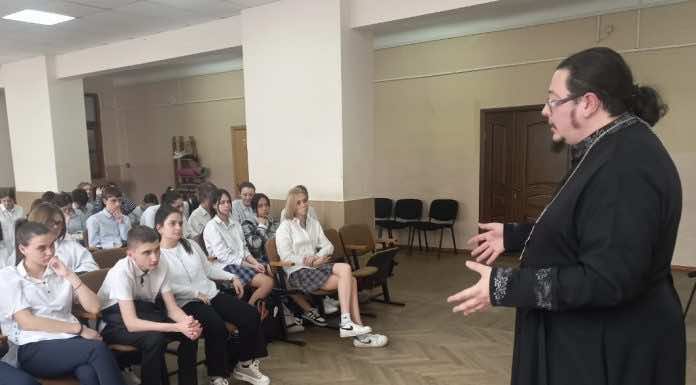 Священник рассказал школьникам о Страстной седмице