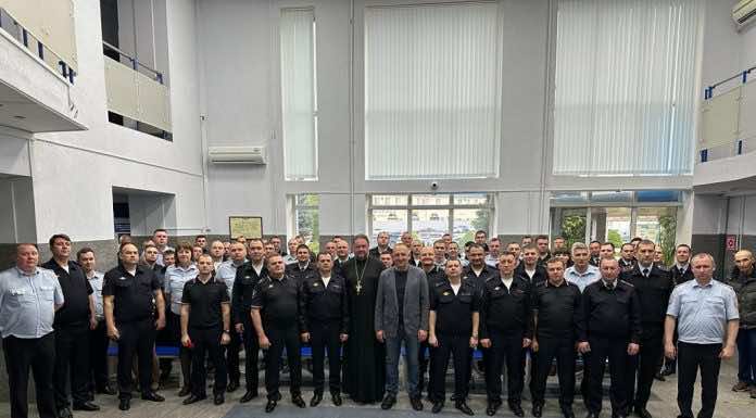 Руководитель епархиального отдела по взаимодействию с правоохранительными органами поздравил с праздником Пасхи сотрудников ГИБДД
