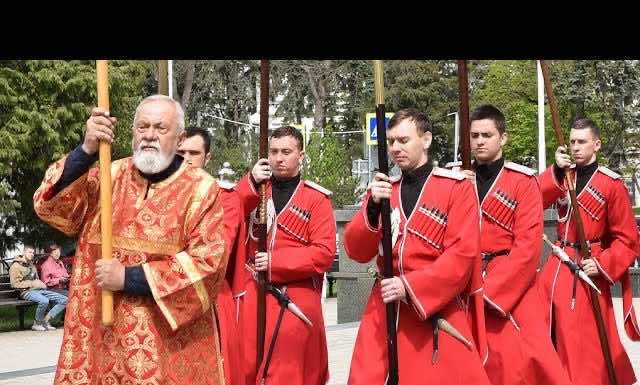 Видеосюжет. Митрополит Григорий совершил Литургию на Светлой седмице в Александро-Невском соборе