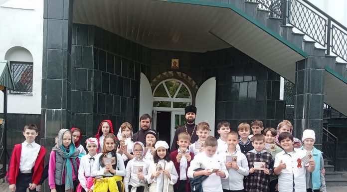 Ученики школы № 37 впервые посетили храм Святого Духа года Краснодара